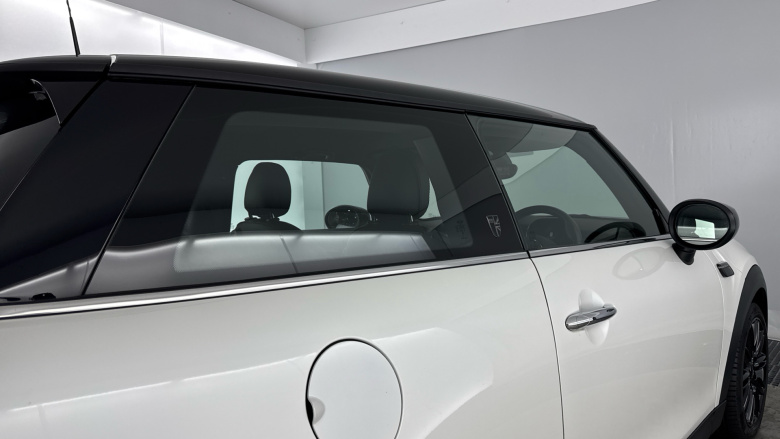 MINI Hatchback 1.5 Cooper Exclusive 3dr Auto Petrol Hatchback